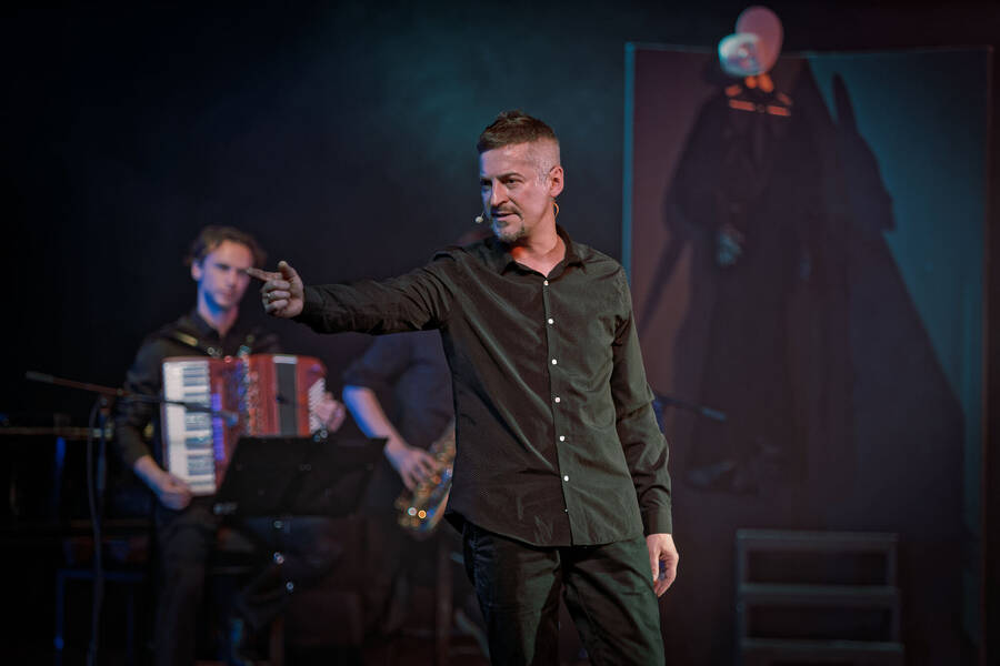 digital artist Mathew Minch Basileusus performance  photo