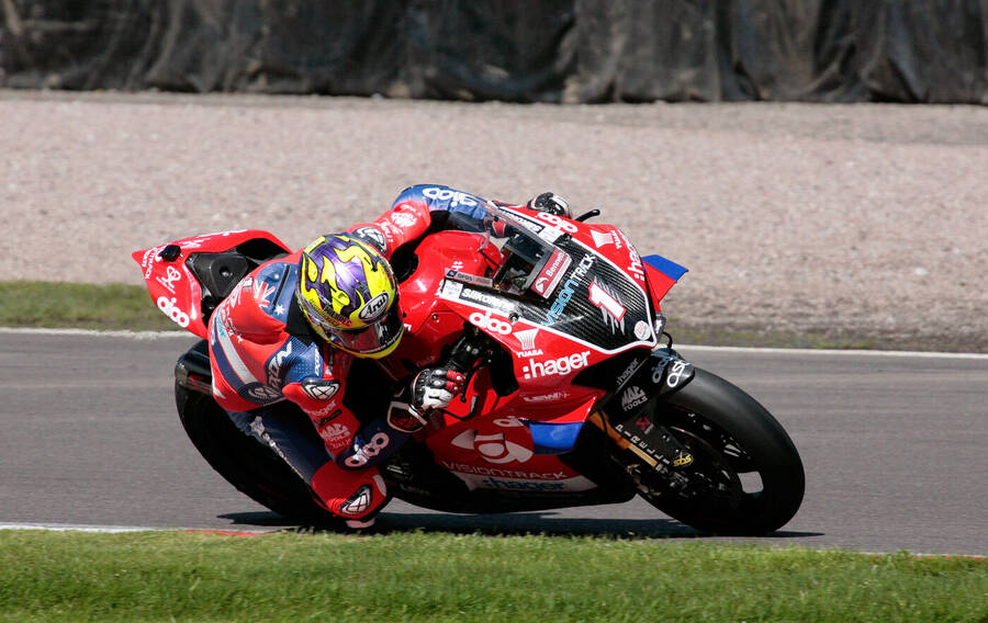 photographer ian simpson sports  photo