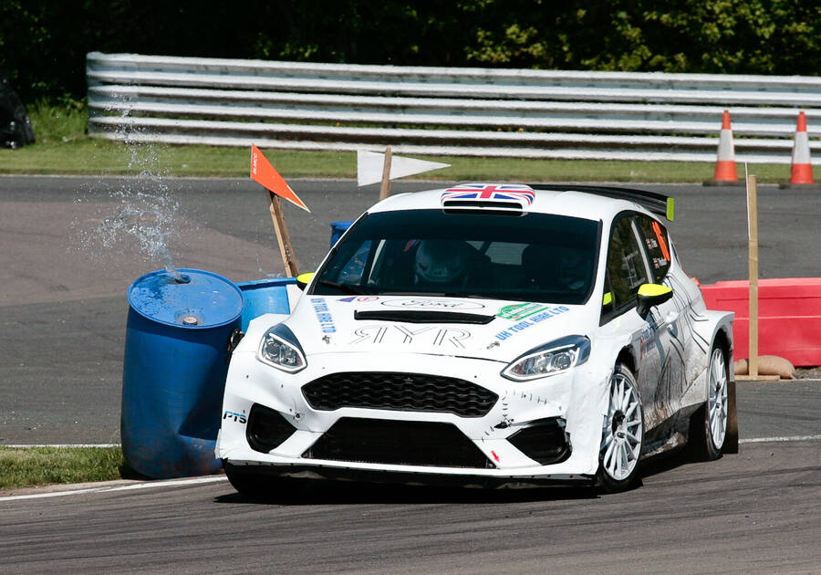 photographer ian simpson sports  photo