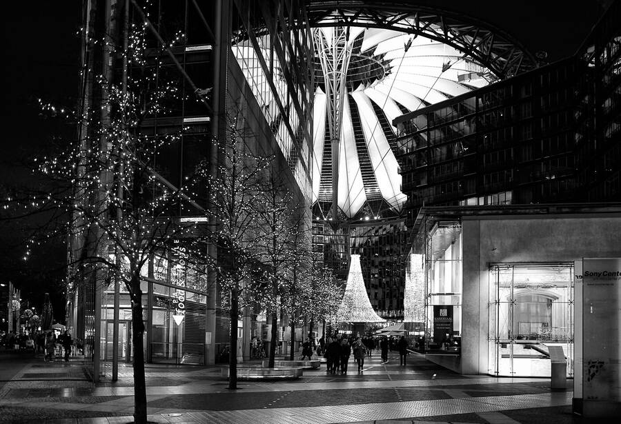 photographer angellightphoto street  photo taken at Sony Centre, Berlin