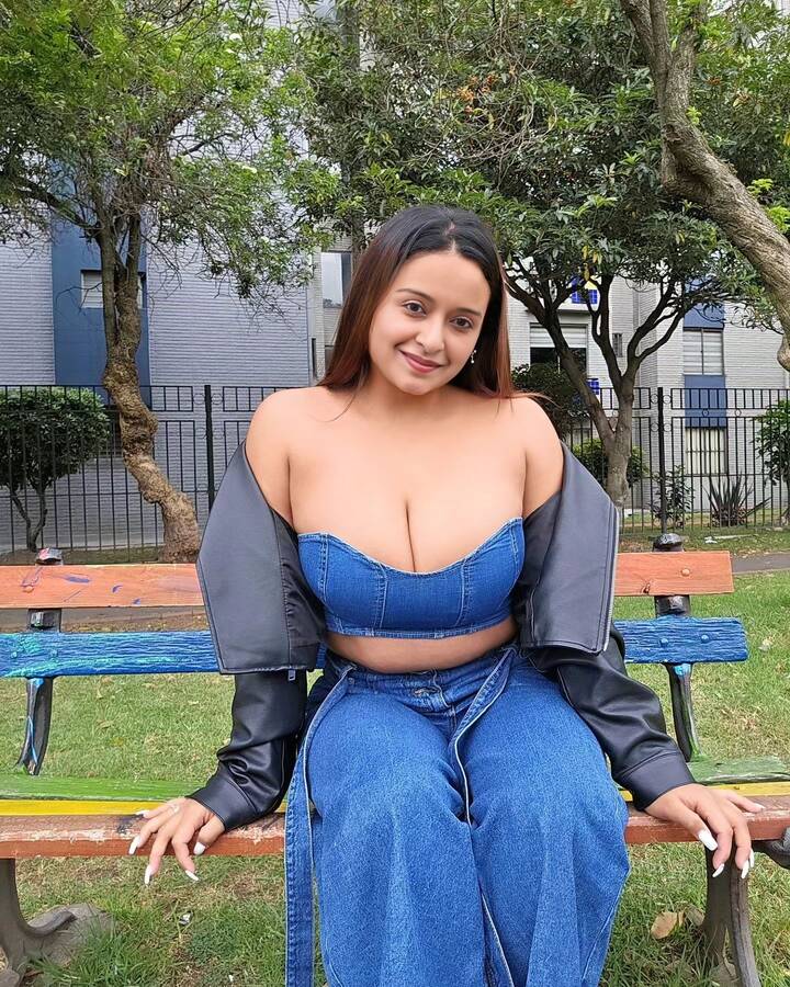 digital artist Shalu body parts  photo