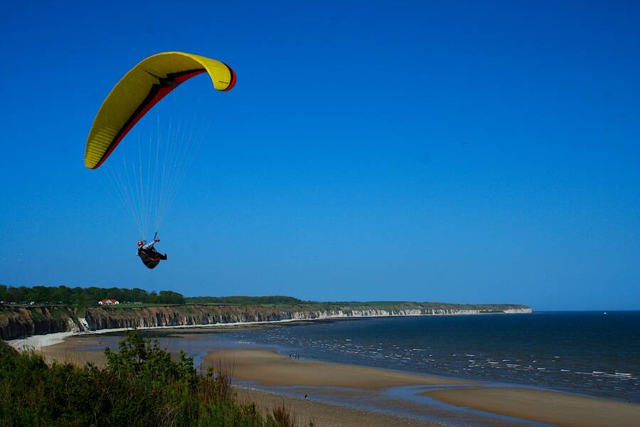 photographer Icu images landscape  photo. hanging high.