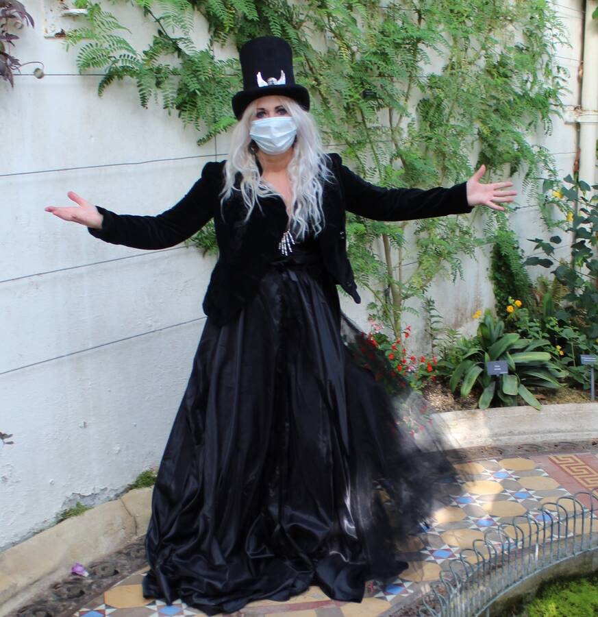 photographer steviesixxx performance  photo. it was took when we was on a break from shooting  i just turned and click the camera.