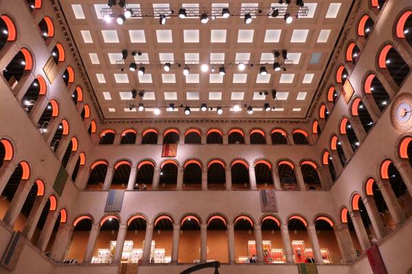 photographer Bitten by the Bug architecture  photo. the fondaco dei tedeschi warehouse of the germans is the former german trading post in venice  the original building was built in 1228 but the current building constructed between 1505 and 1508 replaced the e