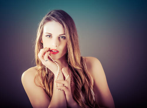 photographer StudioDee portraiture modelling photo. studio shot of cariad at studiodee with a bit of photoshopiness.