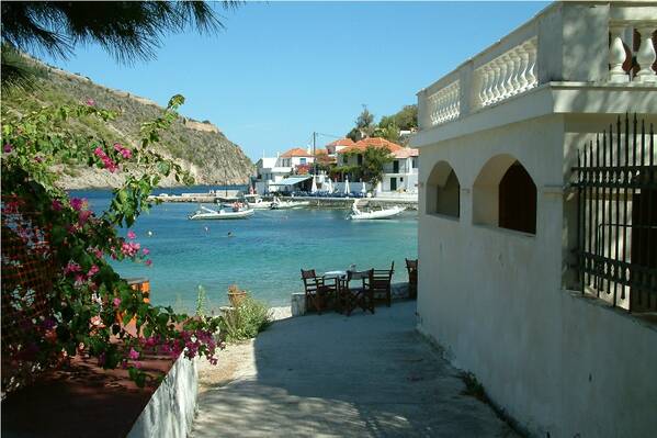 photographer Bitten by the Bug travel  photo taken at Assos, Kefalonia, Greece