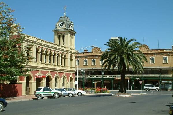photographer Bitten by the Bug travel  photo. in the film the dish about the apollo 11 moon landing forbes stood in for the rather less picturesque town of parkes which is about 20 miles away and where the eponymous radio telescope is famously to be found in t