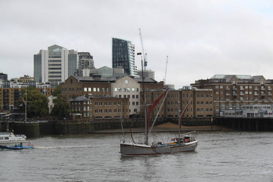 photographer ChrisRLL transport  photo taken at Tower Bridge