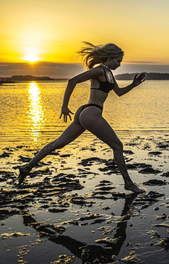 photographer Kenphotographer sports  photo. freya in the harbour.