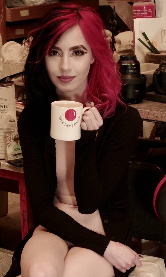 photographer Fotochawes portraiture modelling photo. a tea break during my first photoshoot with hexedpixie  on modelfolio.